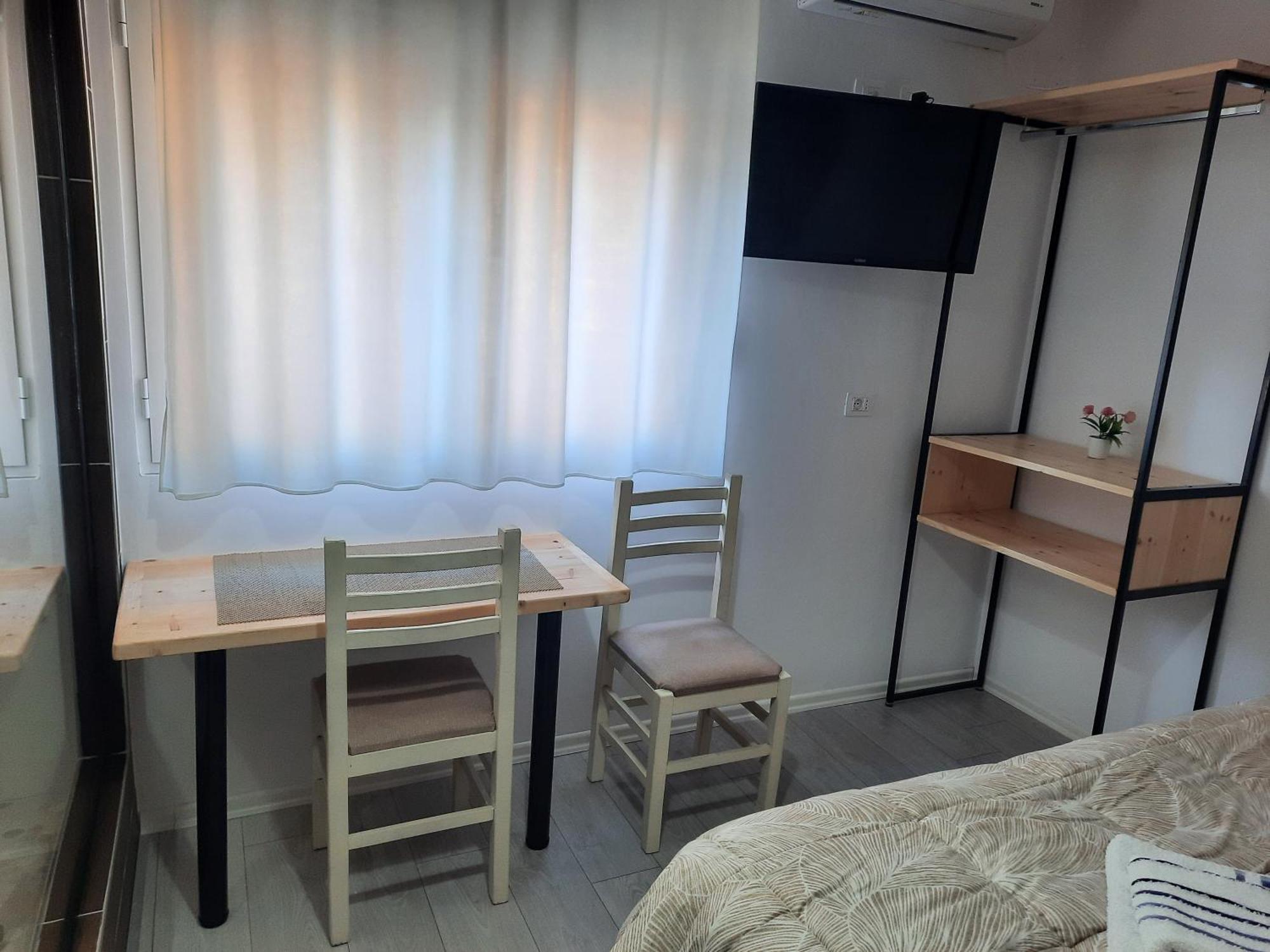 Central Apt *